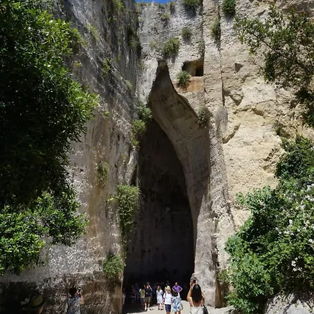 Bed and breakfast Epipoli 3*
